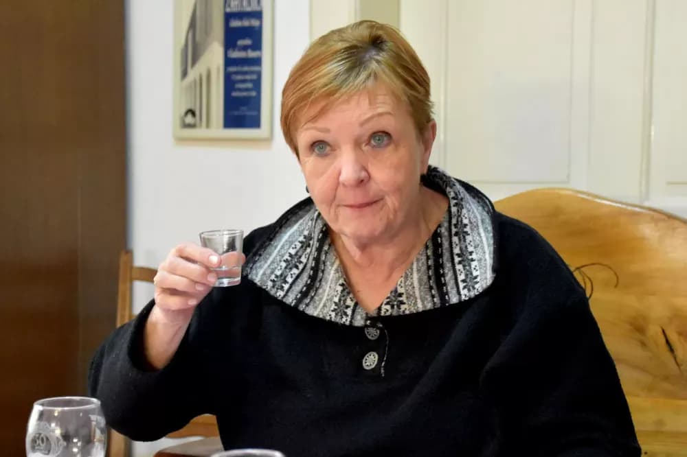 SJEĆANJE NA ĆIRU POŽEŠKOG: Supruga Lovorka i najbliži prijatelji odali počast legendi uoči prve obljetnice smrti