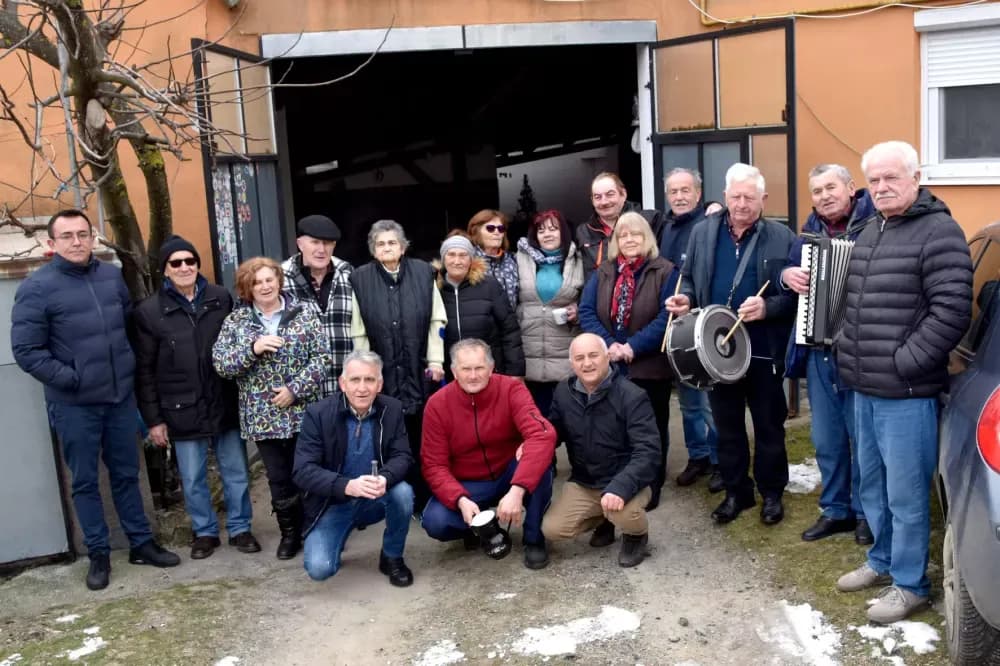 DVOSTRUKO SLAVLJE KOD KRSNIKOVIH: Vincelovo i Vinkov imendan uz pjesmu, blagoslov i miris ražnja