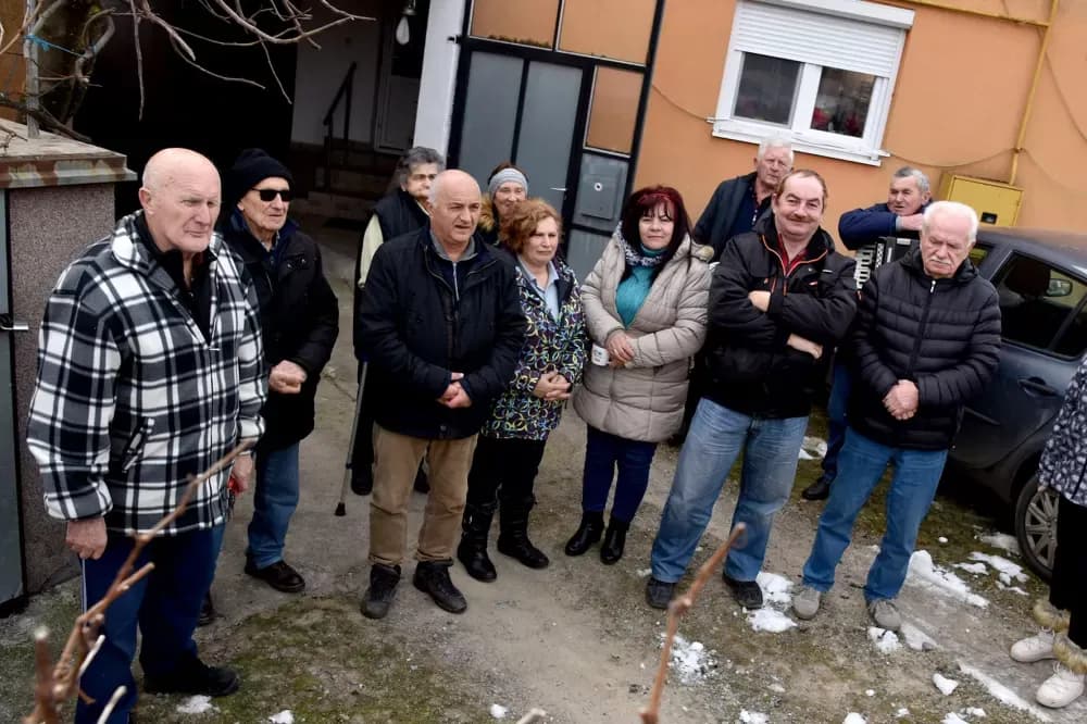 DVOSTRUKO SLAVLJE KOD KRSNIKOVIH: Vincelovo i Vinkov imendan uz pjesmu, blagoslov i miris ražnja