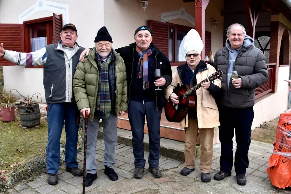 Bivši predsjednik Mesić tradicionalno proslavio Vincelovo u vinskoj prijestolnici Kutjevu