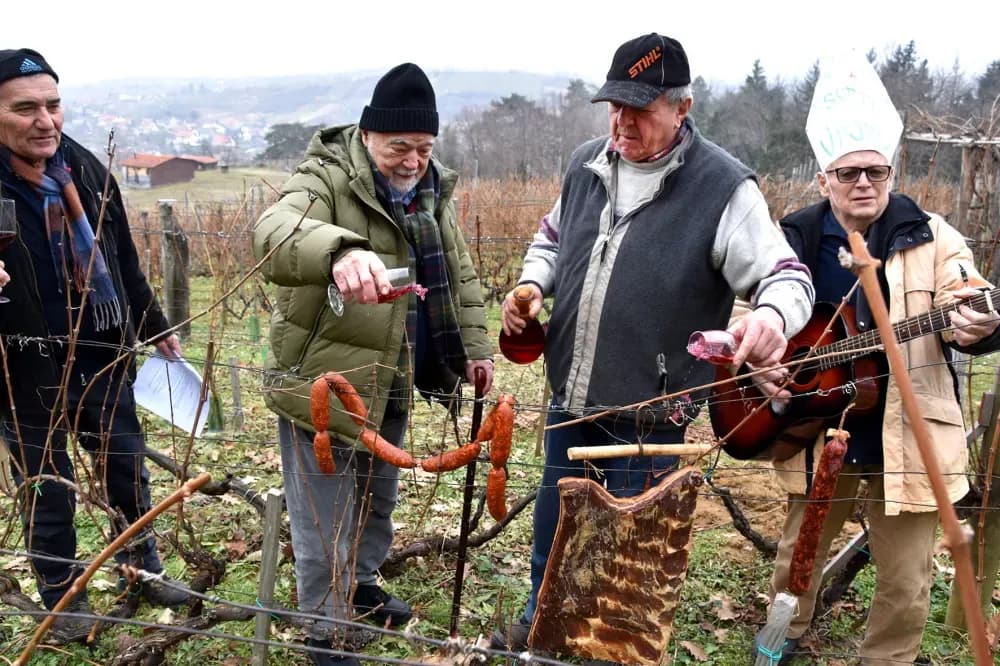 Bivši predsjednik Mesić tradicionalno proslavio Vincelovo u vinskoj prijestolnici Kutjevu