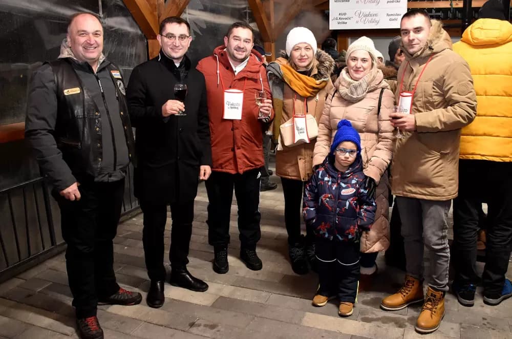 Uz tamburaše Fijakera proslavljeno 33. Vinkovo u Velikoj