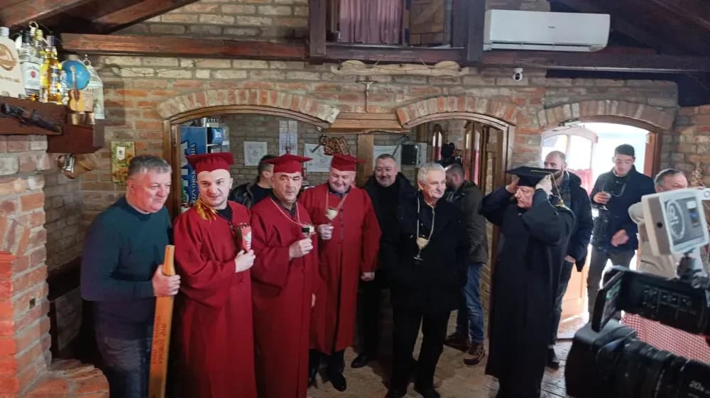 Vinobus Radio Slavonije krenuo na jubilarnu 20. vinsku rutu
