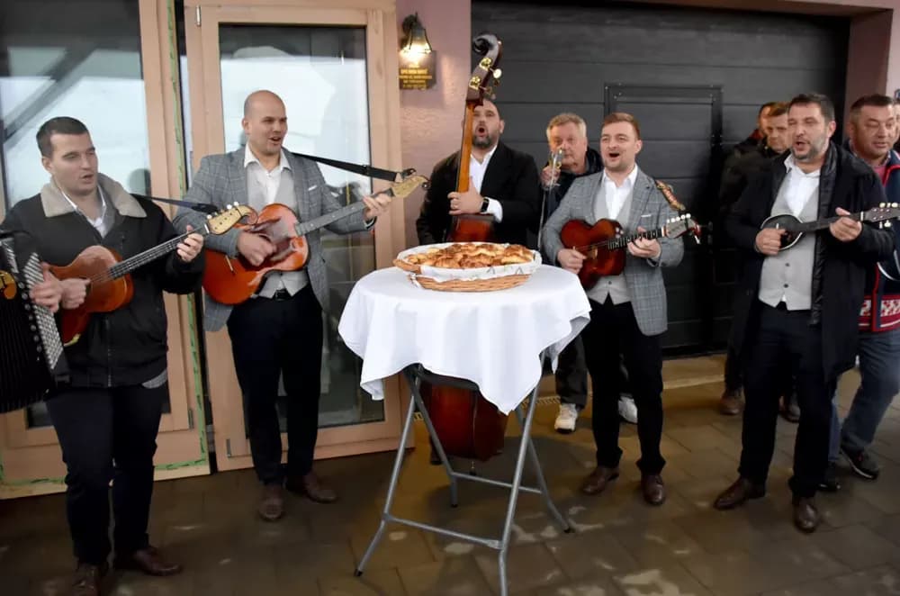 Škoro i Matići zazvali rodnu godinu u Mitrovcu