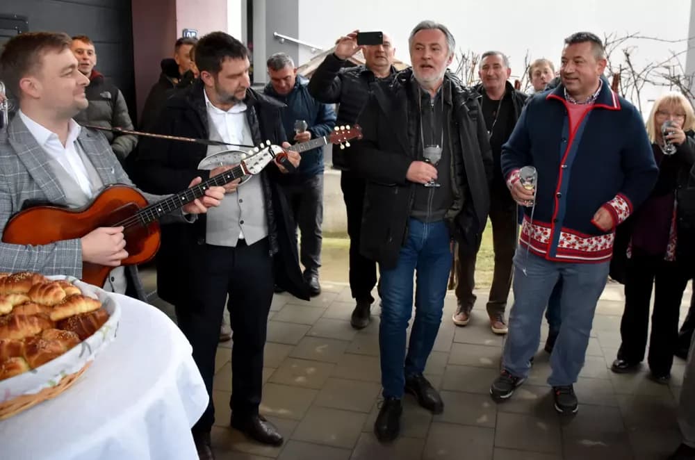 Škoro i Matići zazvali rodnu godinu u Mitrovcu