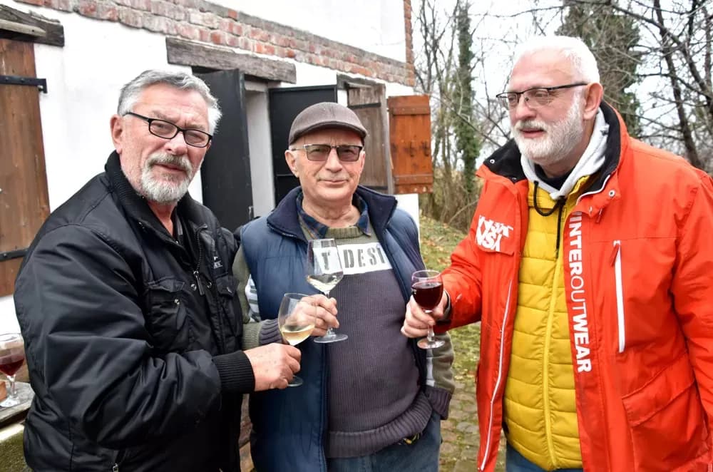 Od Požege do Zadra: Prijatelji se okupili kod Zorana Fumića na proslavi Vincelova