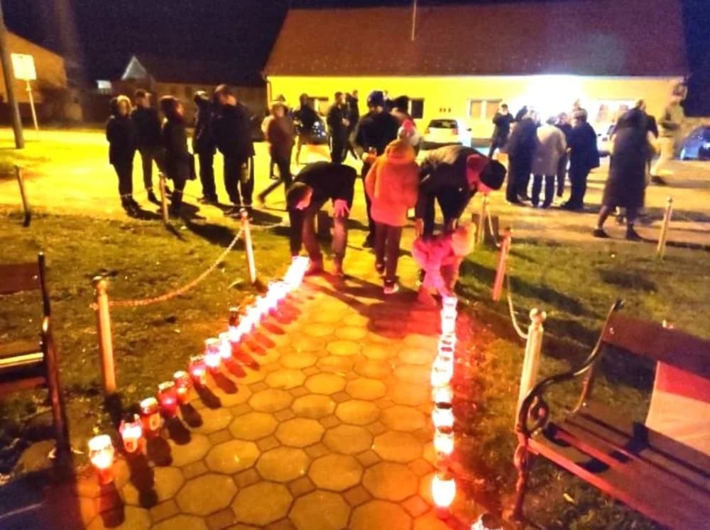 UZ 32. GODIŠNJICU ŽRTVE VUKOVARA I ŠKABRNJE: U Zagrađu  članovi NK ʼGraničarʼ i mještani zapalili lampione