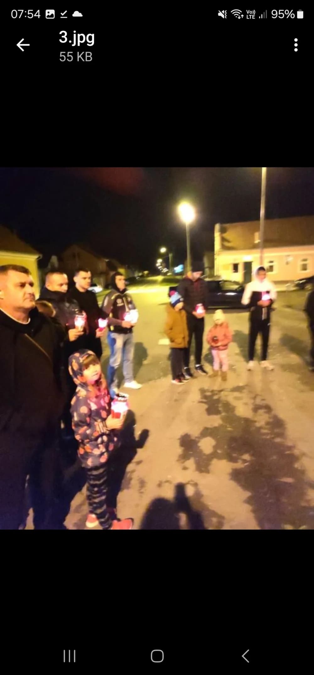 UZ 32. GODIŠNJICU ŽRTVE VUKOVARA I ŠKABRNJE: U Zagrađu  članovi NK ʼGraničarʼ i mještani zapalili lampione