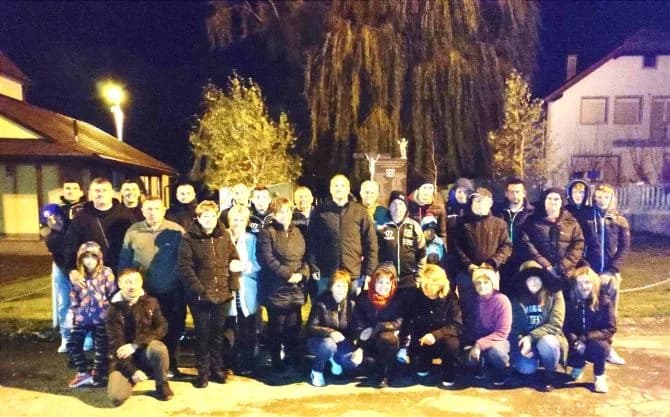 UZ 32. GODIŠNJICU ŽRTVE VUKOVARA I ŠKABRNJE: U Zagrađu  članovi NK ʼGraničarʼ i mještani zapalili lampione