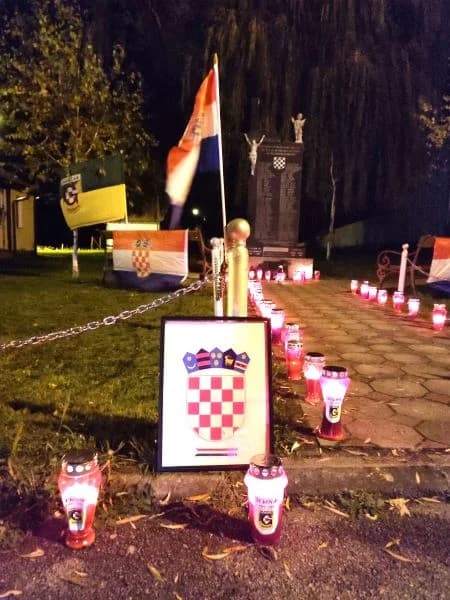 UZ 32. GODIŠNJICU ŽRTVE VUKOVARA I ŠKABRNJE: U Zagrađu  članovi NK ʼGraničarʼ i mještani zapalili lampione