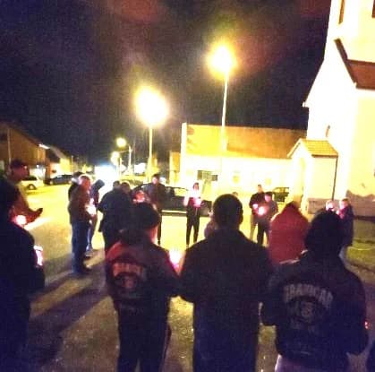 UZ 32. GODIŠNJICU ŽRTVE VUKOVARA I ŠKABRNJE: U Zagrađu  članovi NK ʼGraničarʼ i mještani zapalili lampione