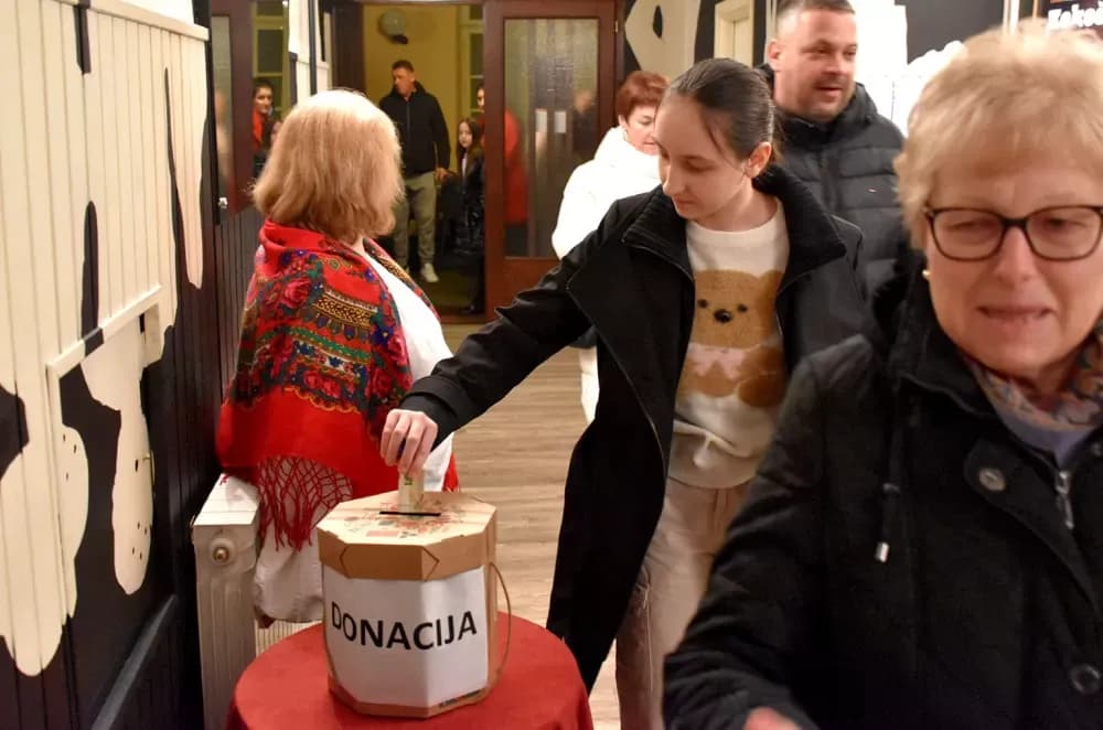 Slavonska ikavica i smijeh do suza napunili požeško kazalište