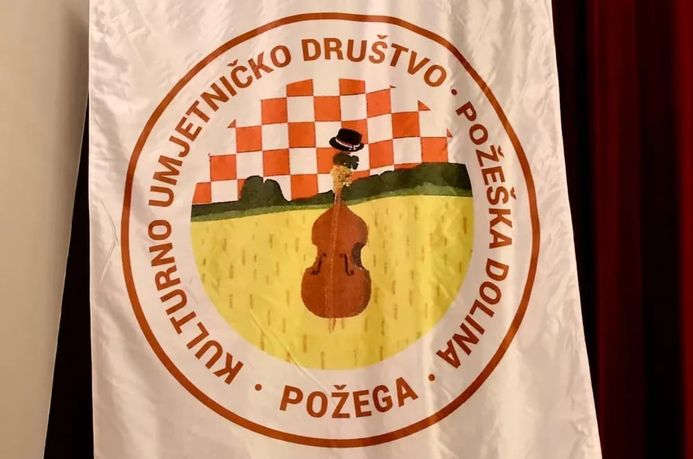 Slavonska ikavica i smijeh do suza napunili požeško kazalište