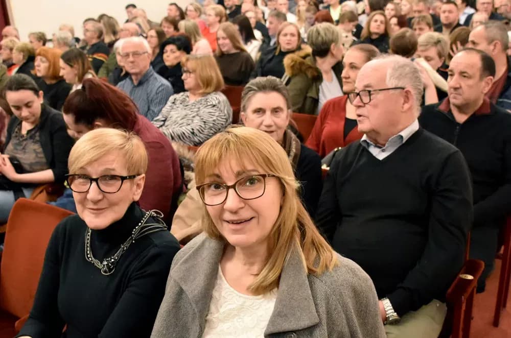 Slavonska ikavica i smijeh do suza napunili požeško kazalište