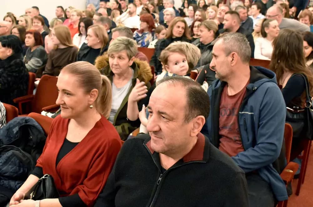 Slavonska ikavica i smijeh do suza napunili požeško kazalište