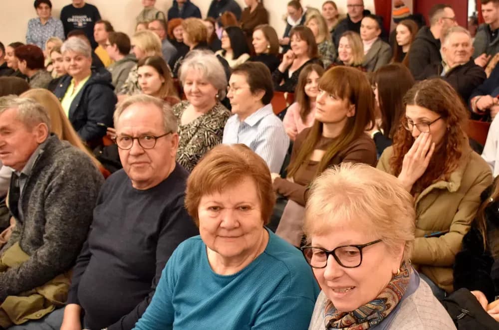Slavonska ikavica i smijeh do suza napunili požeško kazalište
