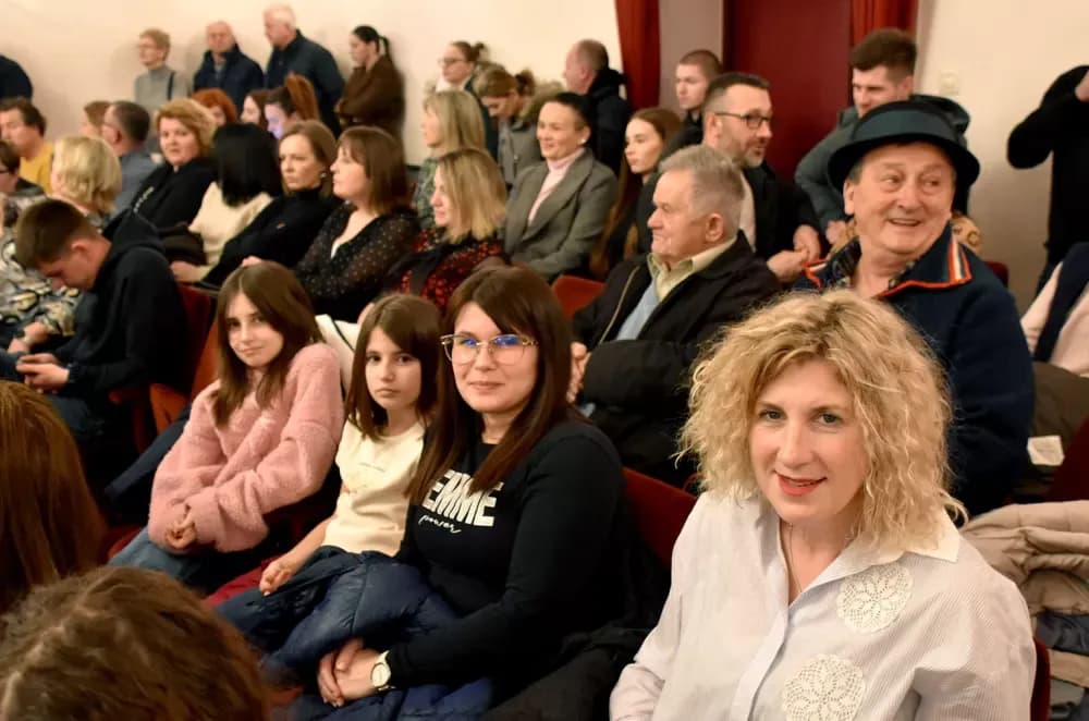 Slavonska ikavica i smijeh do suza napunili požeško kazalište