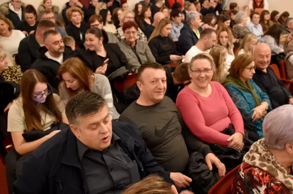 Slavonska ikavica i smijeh do suza napunili požeško kazalište