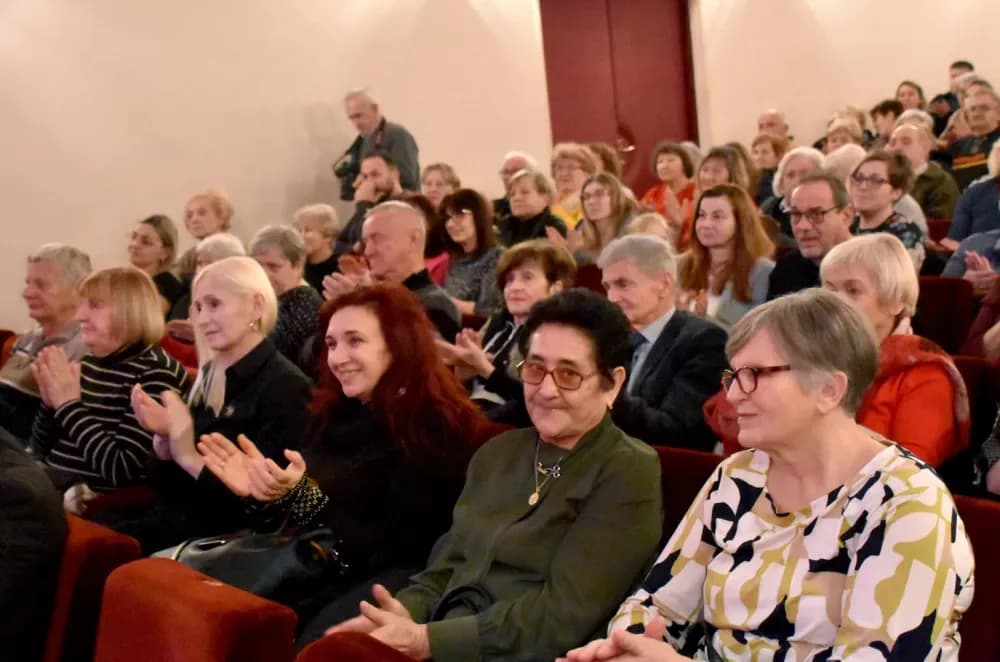 Slavonska ikavica i smijeh do suza napunili požeško kazalište