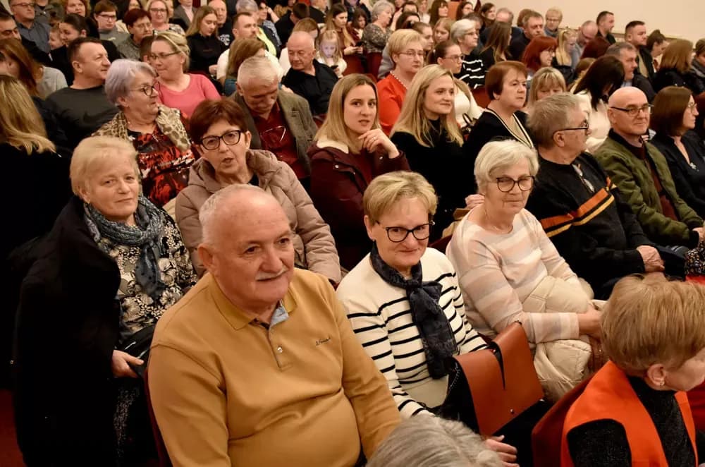Slavonska ikavica i smijeh do suza napunili požeško kazalište