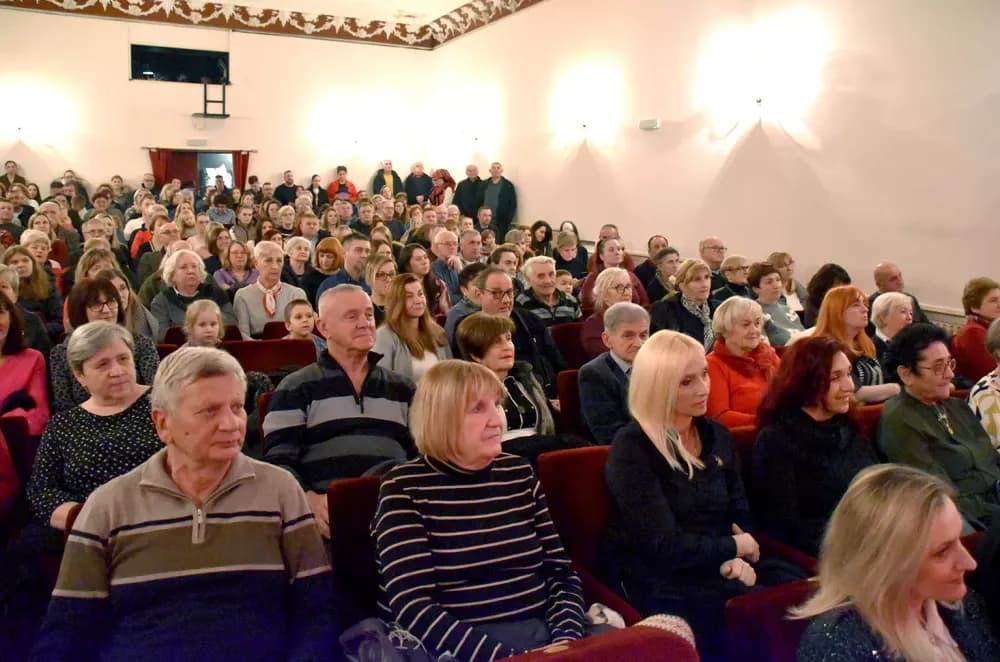 Slavonska ikavica i smijeh do suza napunili požeško kazalište