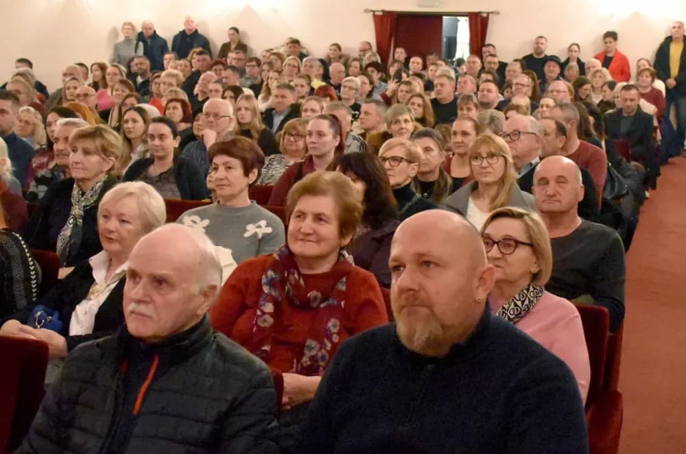 Slavonska ikavica i smijeh do suza napunili požeško kazalište