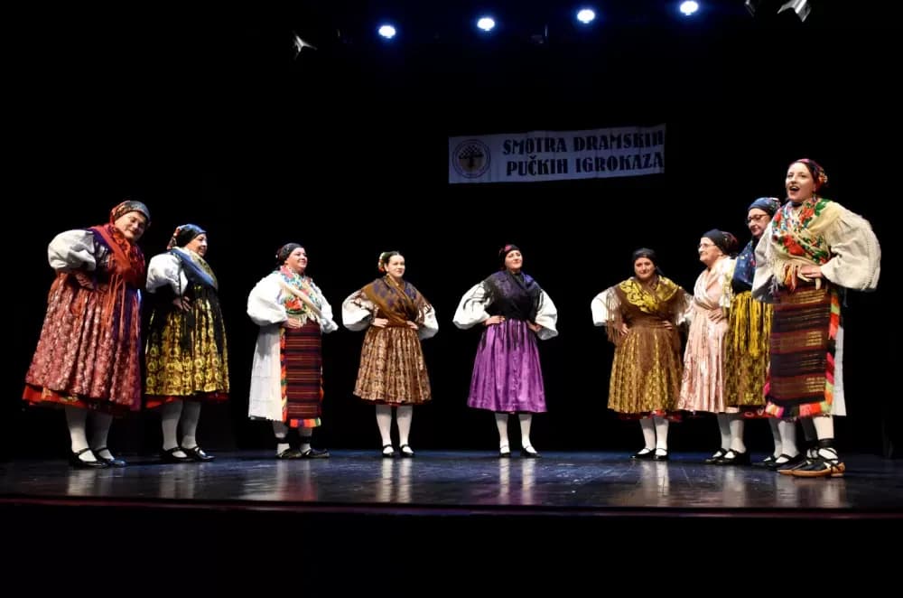 Slavonska ikavica i smijeh do suza napunili požeško kazalište