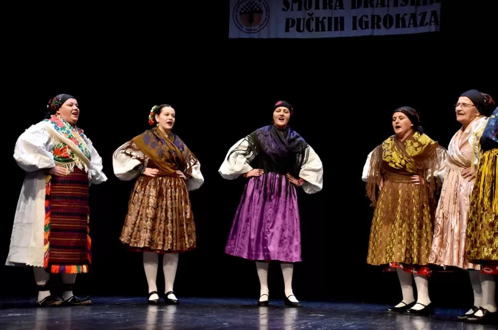 Slavonska ikavica i smijeh do suza napunili požeško kazalište