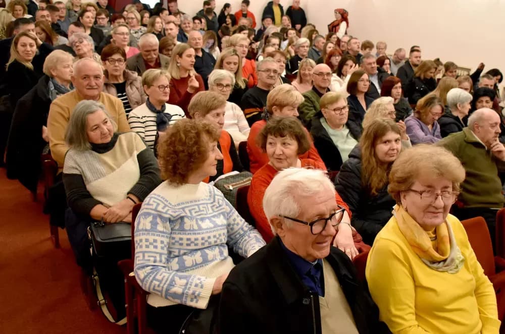 Slavonska ikavica i smijeh do suza napunili požeško kazalište