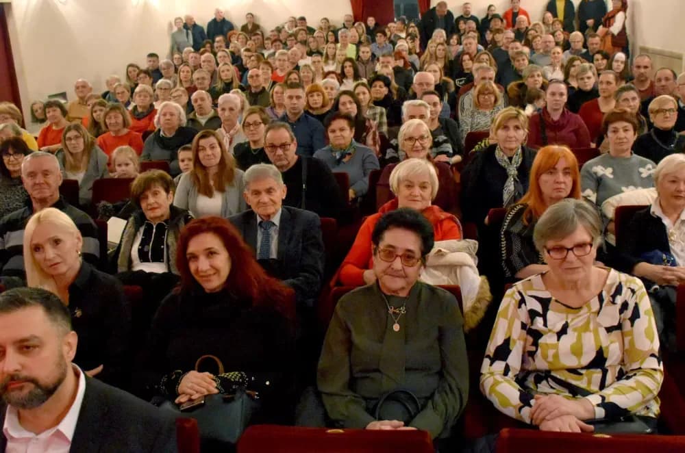 Slavonska ikavica i smijeh do suza napunili požeško kazalište