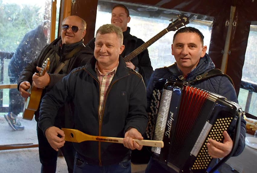 Počelo u Kutjevu a završilo na Velikom kamenu kod obitelji Hodak