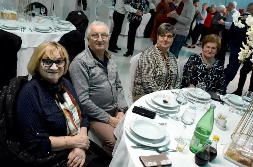 Marinjska zabava i maškare u Požegi: Rasplesana „Gloria“ ugostila brojne maske i slavljenike