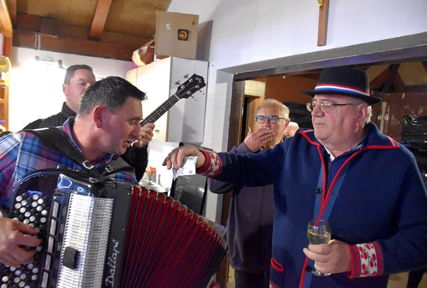 Počelo u Kutjevu a završilo na Velikom kamenu kod obitelji Hodak