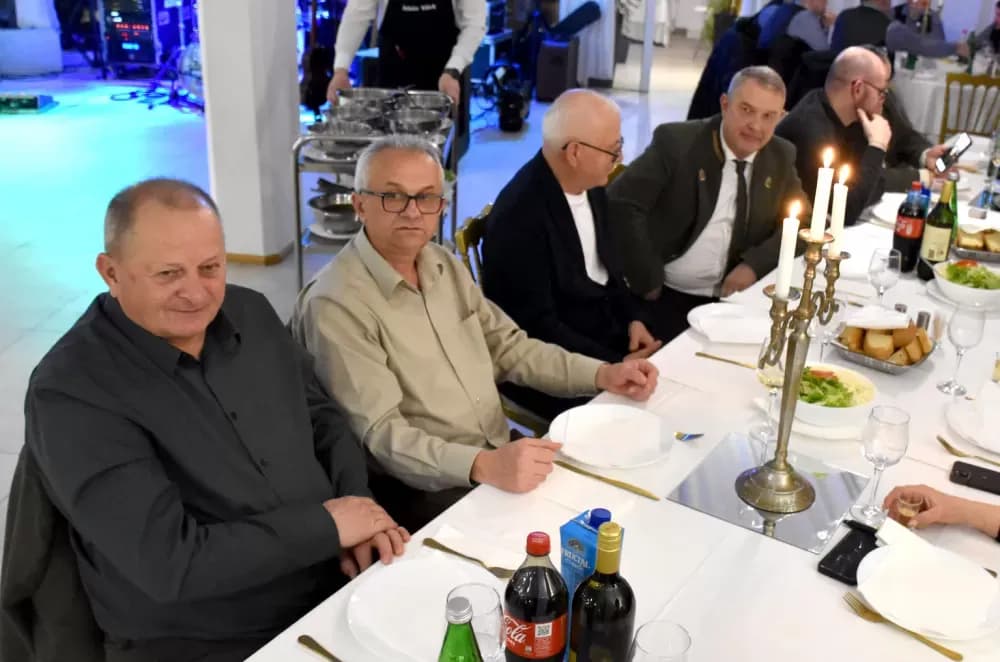Ivan Štivić uz Paore raspjevao i rasplesao vetovačke lovce i njihove goste