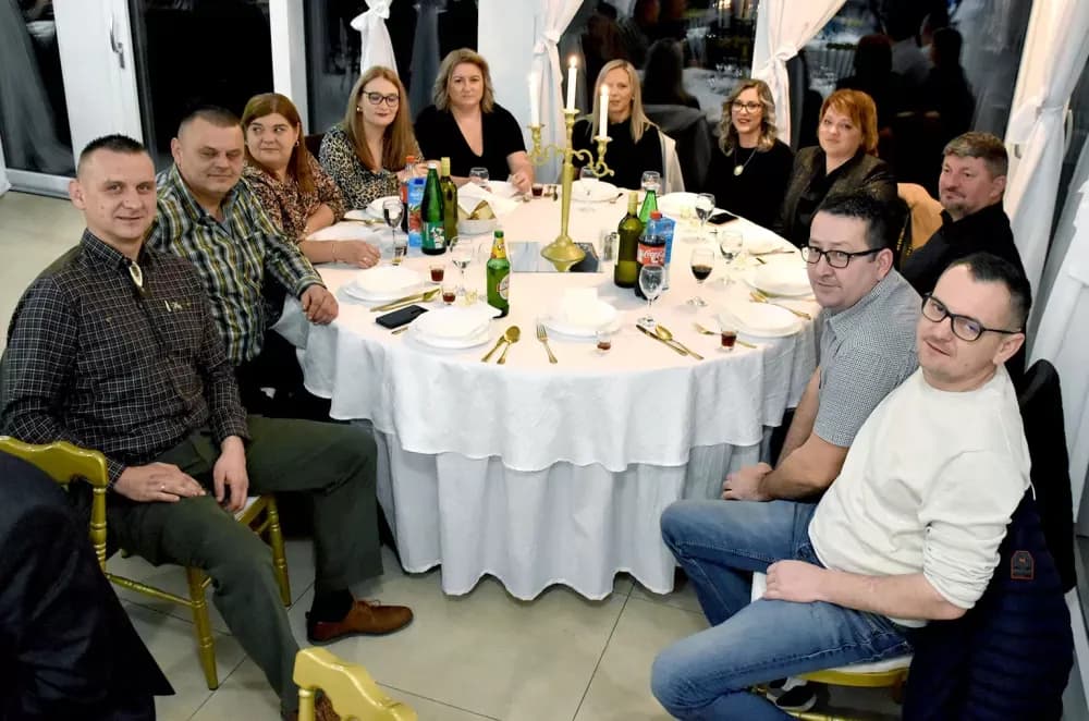 Ivan Štivić uz Paore raspjevao i rasplesao vetovačke lovce i njihove goste