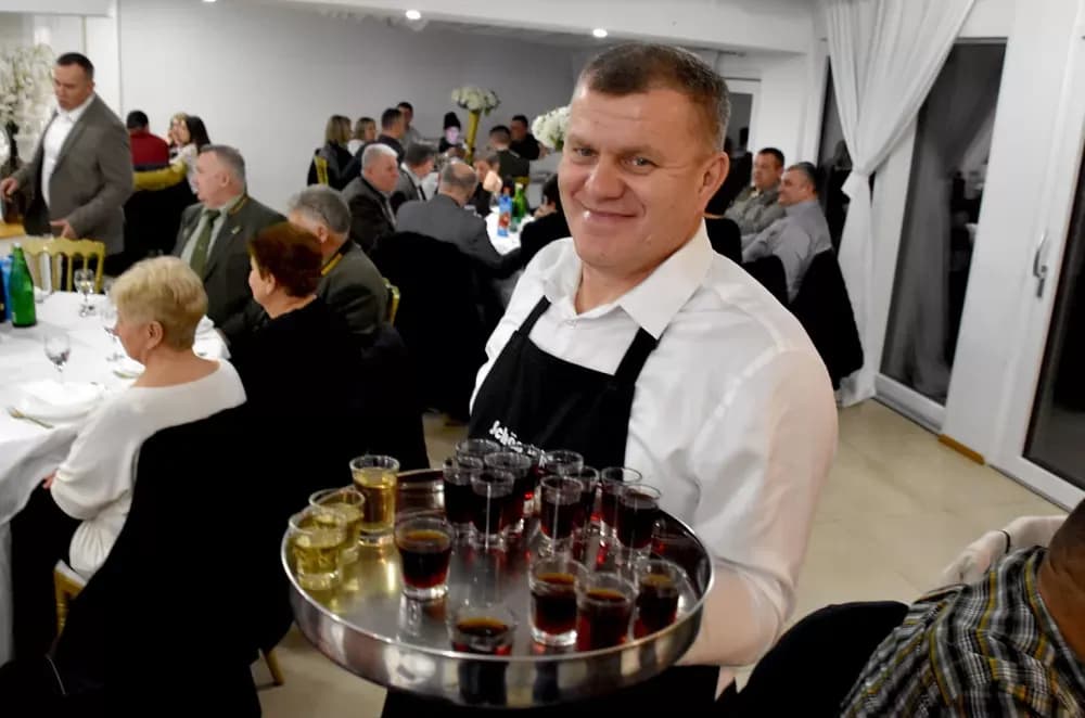 Ivan Štivić uz Paore raspjevao i rasplesao vetovačke lovce i njihove goste