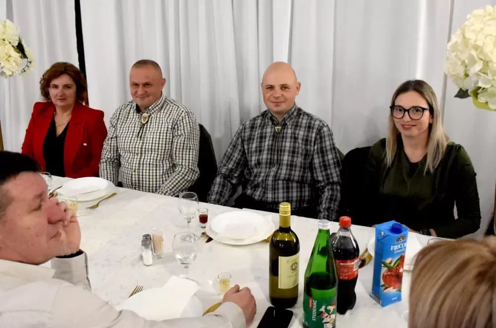 Ivan Štivić uz Paore raspjevao i rasplesao vetovačke lovce i njihove goste