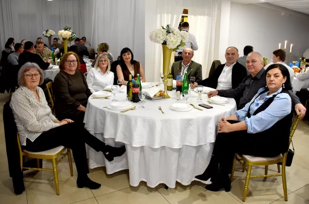 Ivan Štivić uz Paore raspjevao i rasplesao vetovačke lovce i njihove goste