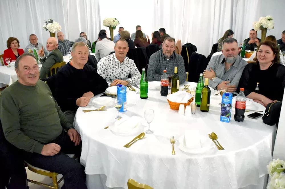 Ivan Štivić uz Paore raspjevao i rasplesao vetovačke lovce i njihove goste