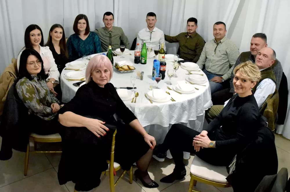 Ivan Štivić uz Paore raspjevao i rasplesao vetovačke lovce i njihove goste