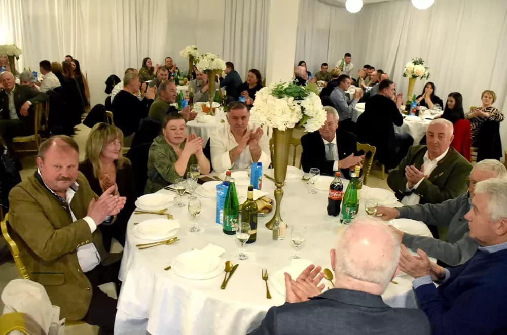 Ivan Štivić uz Paore raspjevao i rasplesao vetovačke lovce i njihove goste