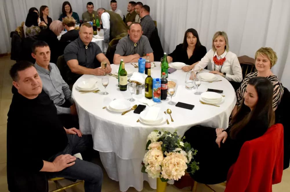 Ivan Štivić uz Paore raspjevao i rasplesao vetovačke lovce i njihove goste
