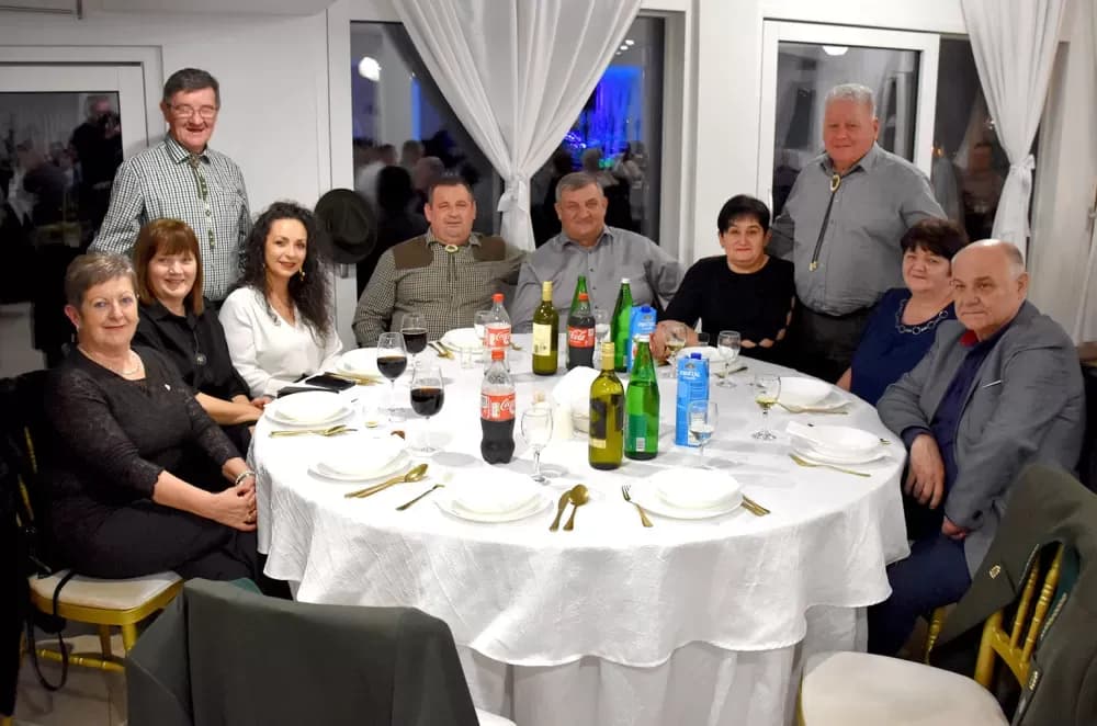 Ivan Štivić uz Paore raspjevao i rasplesao vetovačke lovce i njihove goste