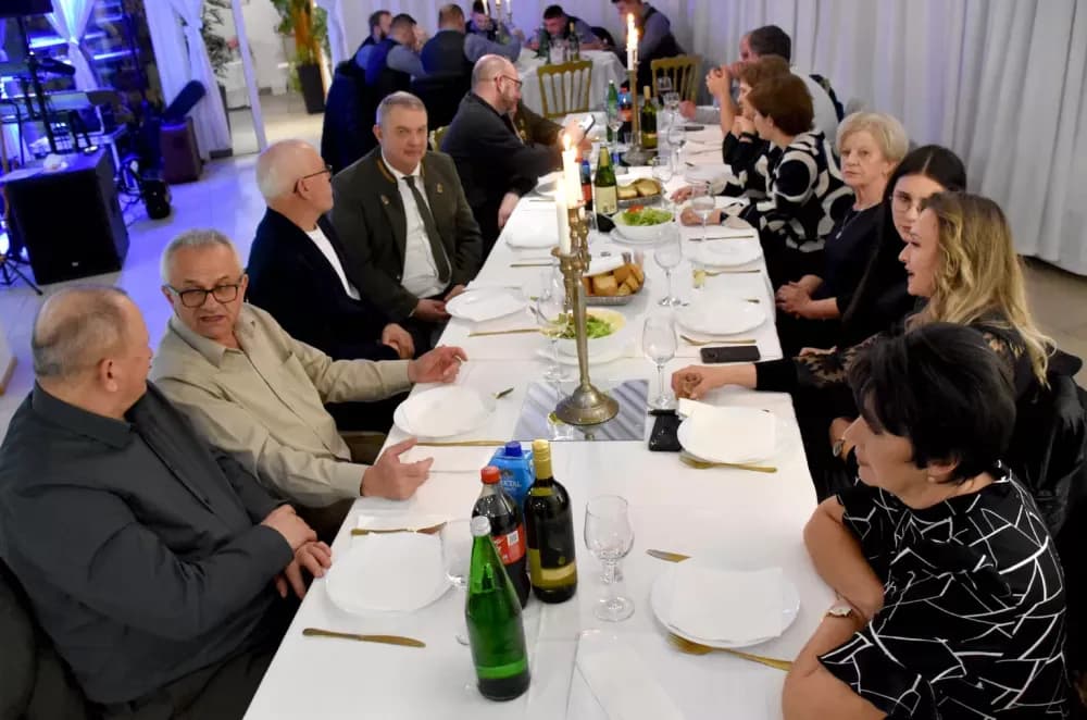 Ivan Štivić uz Paore raspjevao i rasplesao vetovačke lovce i njihove goste