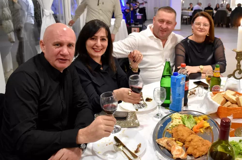 Ivan Štivić uz Paore raspjevao i rasplesao vetovačke lovce i njihove goste