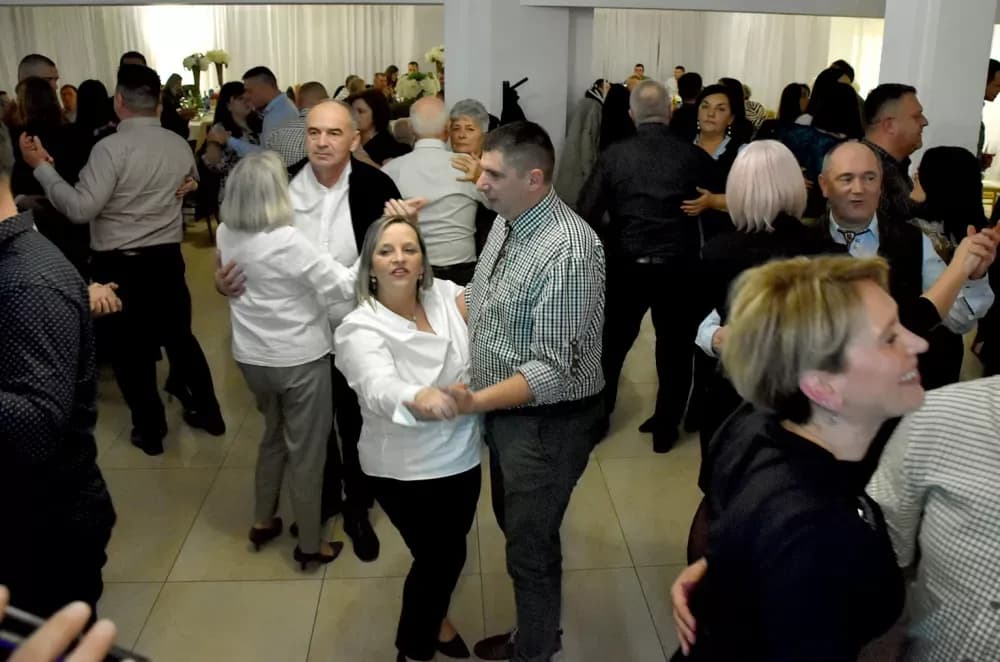 Ivan Štivić uz Paore raspjevao i rasplesao vetovačke lovce i njihove goste
