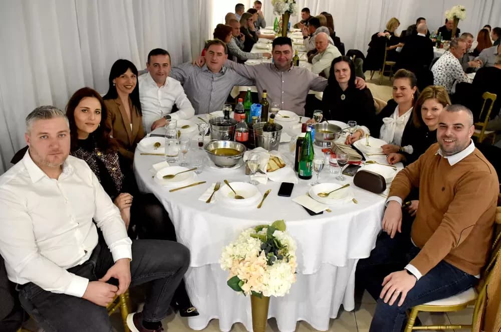 Ivan Štivić uz Paore raspjevao i rasplesao vetovačke lovce i njihove goste