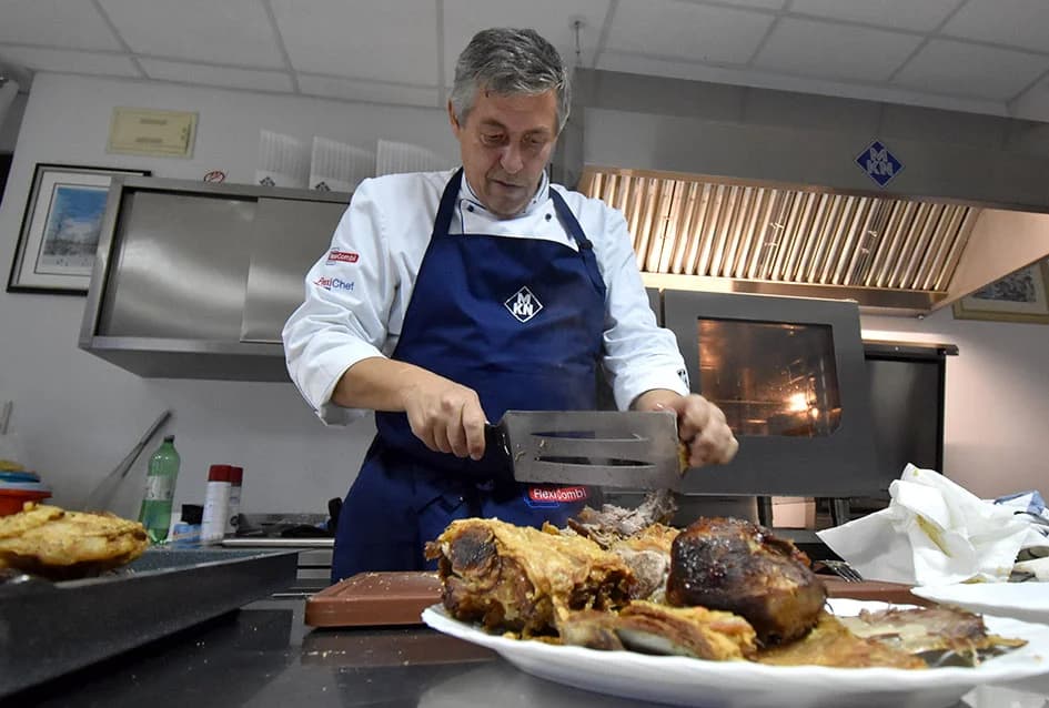 PREDSTAVLJENI PROFESIONALNI KUHARSKI UREĐAJI U SALONU  JELUŠIĆ IZ KAPTOLA: Nedostatak stručnih radnika rješavaj suvremena oprema