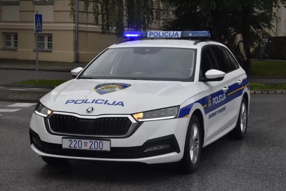 Pijani za volanom usred dana: Više od dva promila i slijetanje na krov – sreća da nitko nije poginuo