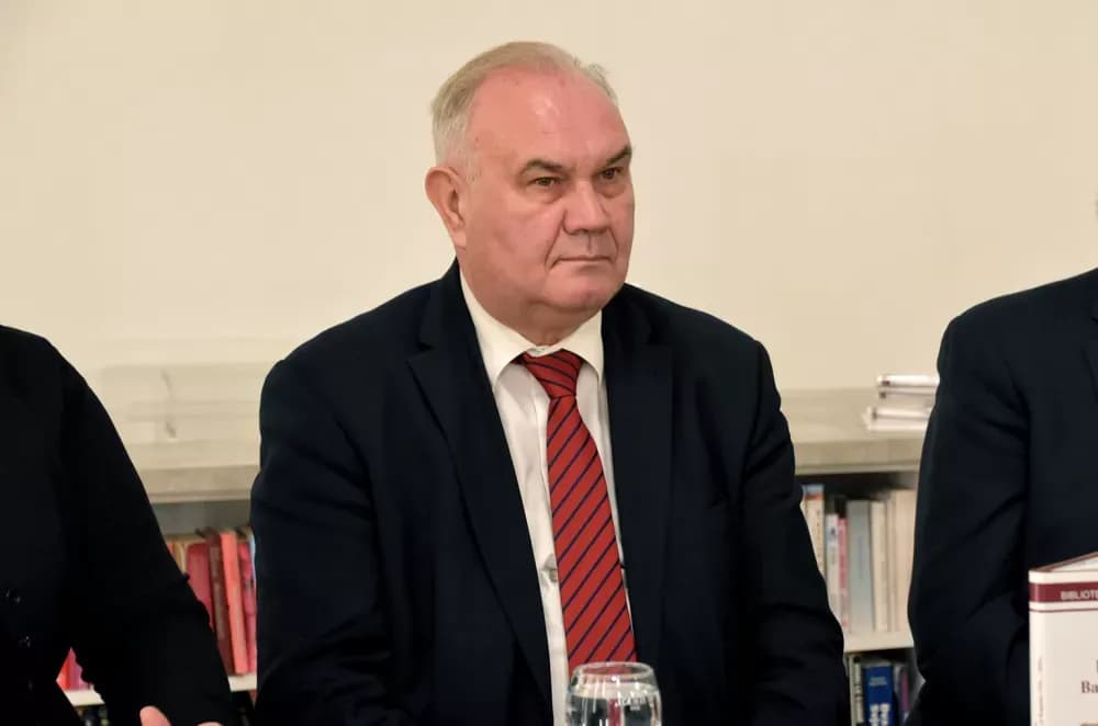 Predstavljena monografija o Zlatku Posavcu: Sveobuhvatan prikaz života „profesora estetike iz Kaptola“